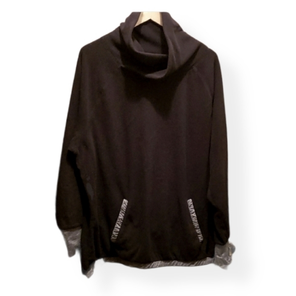 Woman's Old Navy Active fleece sweater - Picture 1 of 1